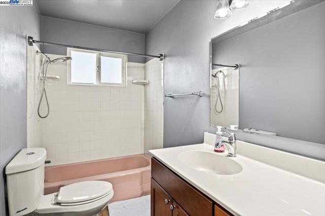 4105 Heyer Ave, Castro Valley CA: https://media.crmls.org/mediaz/3770d27d-dcdb-4de5-8367-a8996bf050dc.jpg