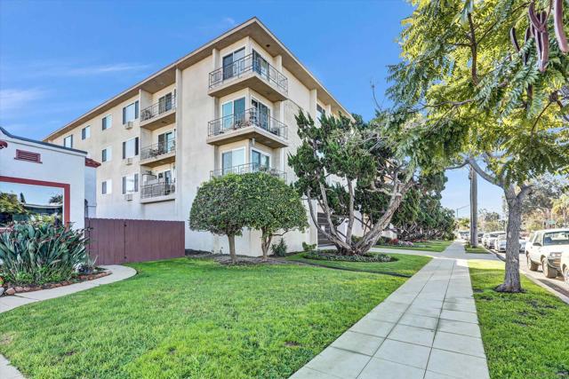 3431 Park Blvd, San Diego CA: https://media.crmls.org/mediaz/3770efd4-2e0c-416e-9bd5-1e67269506f8.jpg