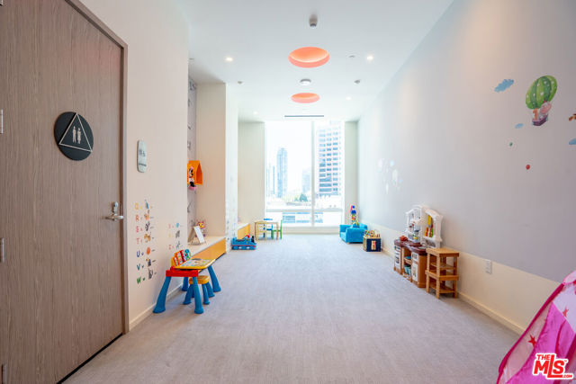 877 Francisco Street, Los Angeles CA: https://media.crmls.org/mediaz/3770f7ad-6a13-45fd-8018-6985962e2ade.jpg