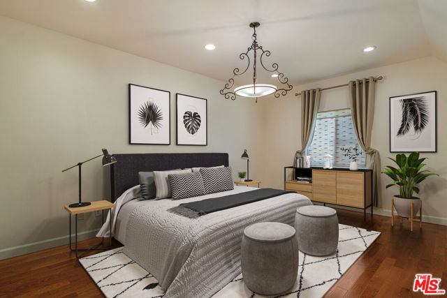 Image 15 of 22 For 806 Crescent Heights Boulevard