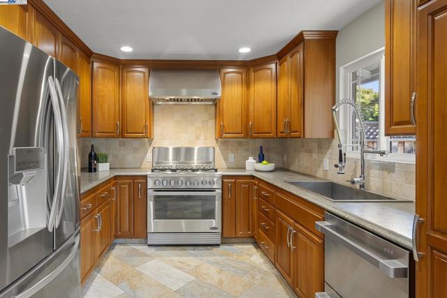 5706 Willkie Pl, Fremont CA: https://media.crmls.org/mediaz/37718504-2bfc-437b-b4d5-93a3d16009a9.jpg