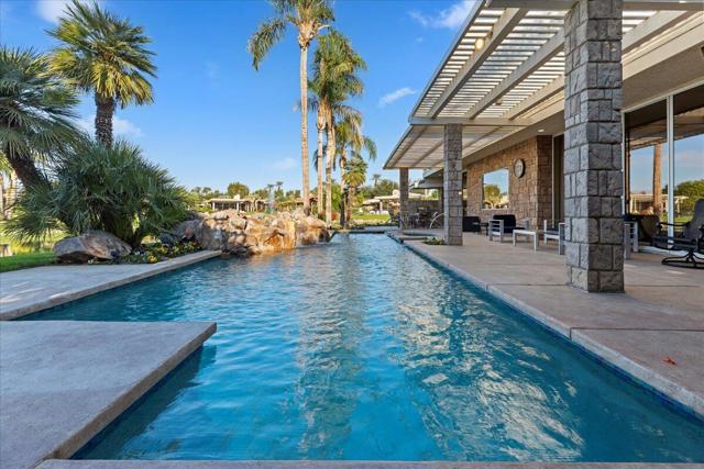 2 Deerfield Court, Rancho Mirage CA: https://media.crmls.org/mediaz/3771d56c-8eb1-4151-94a7-ae5a1ccd8a0b.jpg