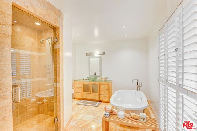 1410 Stradella Road, Los Angeles CA: https://media.crmls.org/mediaz/37722056-6068-4296-8e67-392dc1b23124.jpg