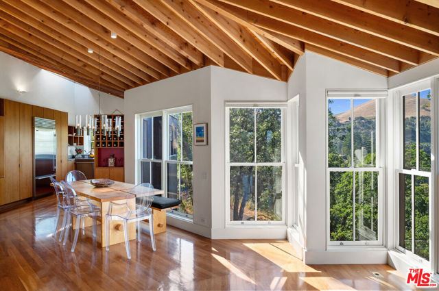 351 Wall Road, Napa CA: https://media.crmls.org/mediaz/37727ea5-15bd-40b4-91b8-be186a4bb62f.jpg