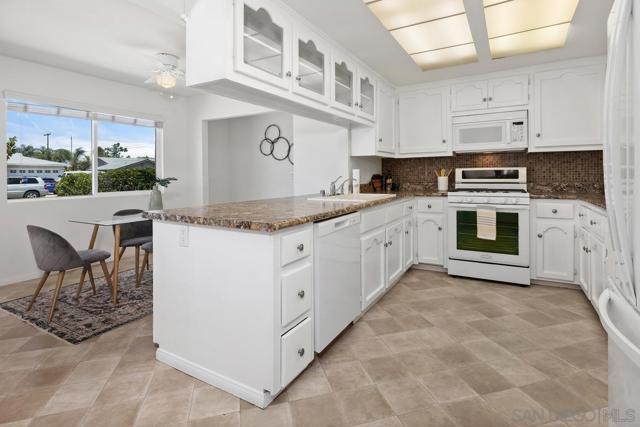 271 Gull Pl, El Cajon CA: https://media.crmls.org/mediaz/3772a5f1-fec7-4a52-b9cf-9617e01227b3.jpg
