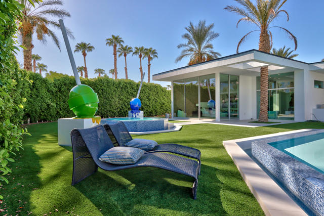 1 Makena Lane, Rancho Mirage CA: https://media.crmls.org/mediaz/3772c5c1-de83-4ba8-bf28-e3b2d7b71013.jpg