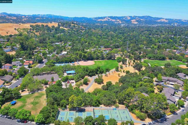 1084 Southdown Court, Walnut Creek CA: https://media.crmls.org/mediaz/37734bc4-d60e-4df1-8500-2ef90b386138.jpg