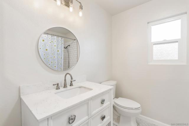 1328 Woodhaven Dr, Oceanside CA: https://media.crmls.org/mediaz/37748ae9-fb36-4adf-9543-804fb0a673ae.jpg