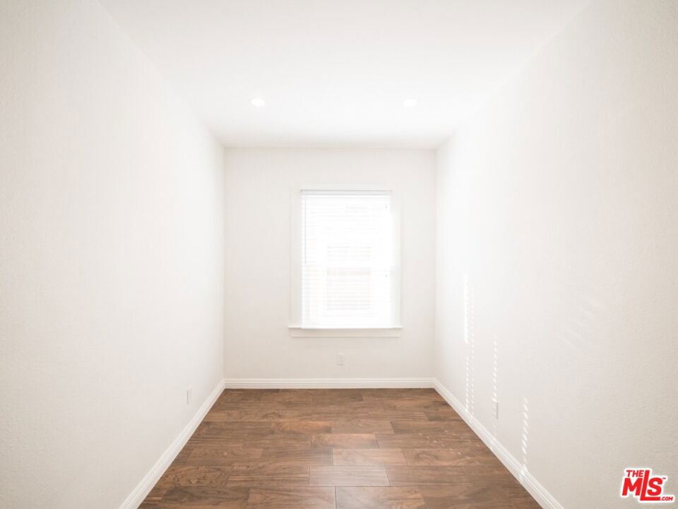 https://media.crmls.org/mediaz/3774a921-dea1-4c47-a964-cff65ed0cb50.jpg?preset=X-Large
