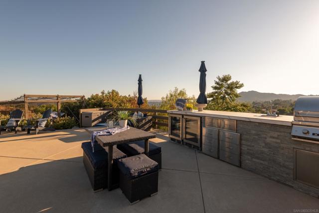 14546 Highcrest Ct, Poway CA: https://media.crmls.org/mediaz/3774e14e-d493-4791-bb9f-2268c812858d.jpg
