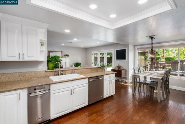 2060 Canyon Crest Ave, San Ramon CA: https://media.crmls.org/mediaz/3774f89d-a99b-425e-a13b-1984a2ffd052.jpg
