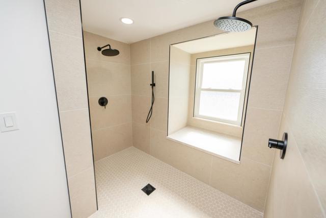 Detail Gallery Image 10 of 14 For 6871 Mewall Dr, San Diego,  CA 92119 - 5 Beds | 3 Baths
