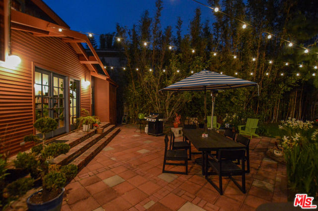 11136 Lucerne Avenue, Culver City CA: https://media.crmls.org/mediaz/37757cc6-01e5-4121-8426-61d585729f2c.jpg