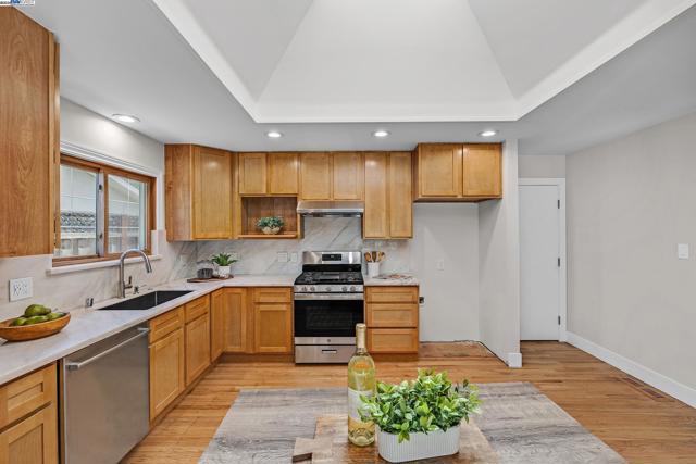 5041 Golden Rd, Pleasanton CA: https://media.crmls.org/mediaz/3775c3c6-101d-4776-a604-854feffa0744.jpg