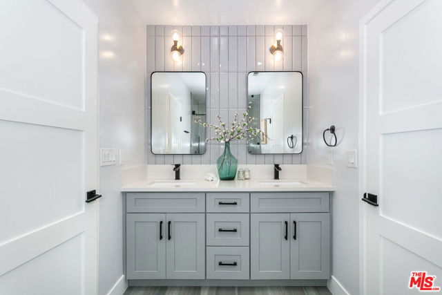 732 N Cherokee Avenue, Los Angeles CA: https://media.crmls.org/mediaz/3775e995-cf77-434f-a4a3-f9f161e7e813.jpg
