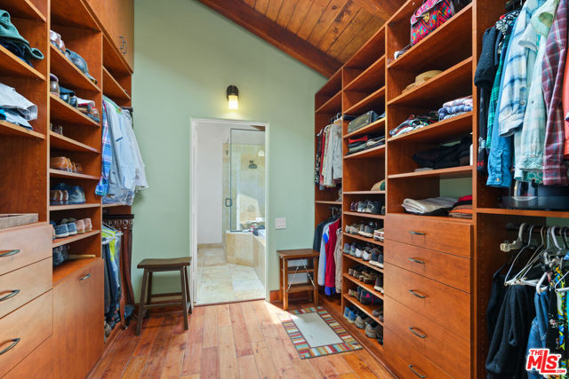 2303 Tuna Canyon Road, Topanga CA: https://media.crmls.org/mediaz/37760cb6-3c3e-4e0c-b982-9466067a05a1.jpg