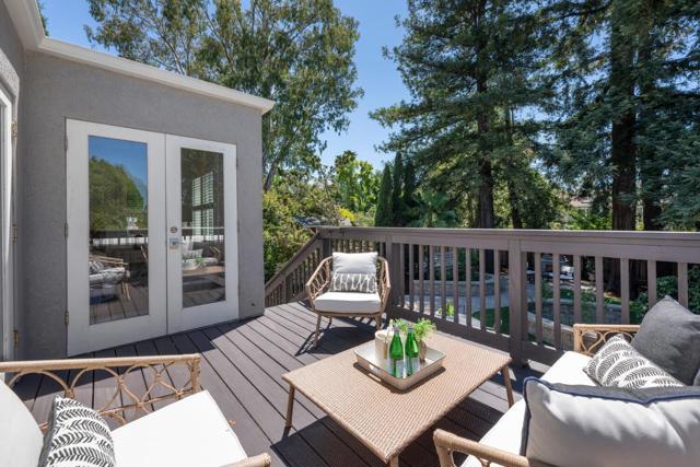 9 INNER Circle, Redwood City CA: https://media.crmls.org/mediaz/37762bf8-6fc3-49ae-a537-103d6b3bf352.jpg