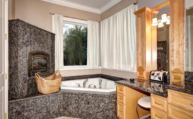 310 Old Spanish Trail, Portola Valley CA: https://media.crmls.org/mediaz/37767f32-eb49-4b68-8912-6f778c844f68.jpg