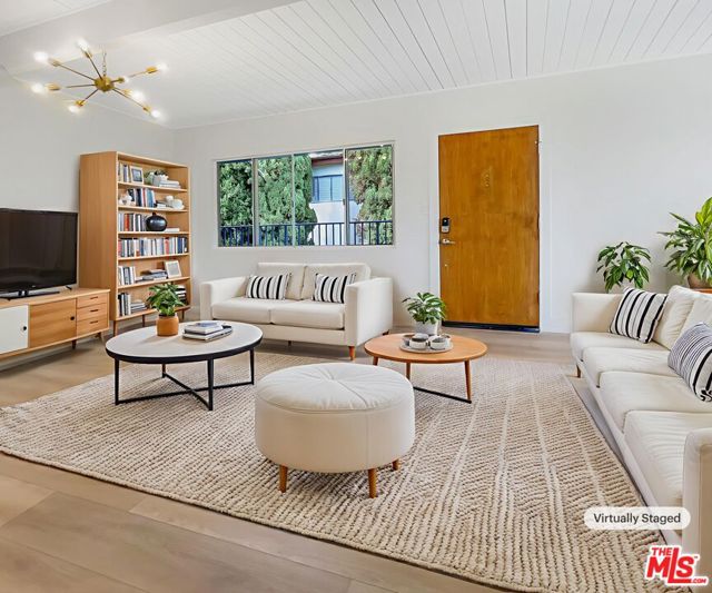 2909 10th Street, Santa Monica CA: https://media.crmls.org/mediaz/37772e74-159e-47fa-bfe6-69d98e9695a2.jpg