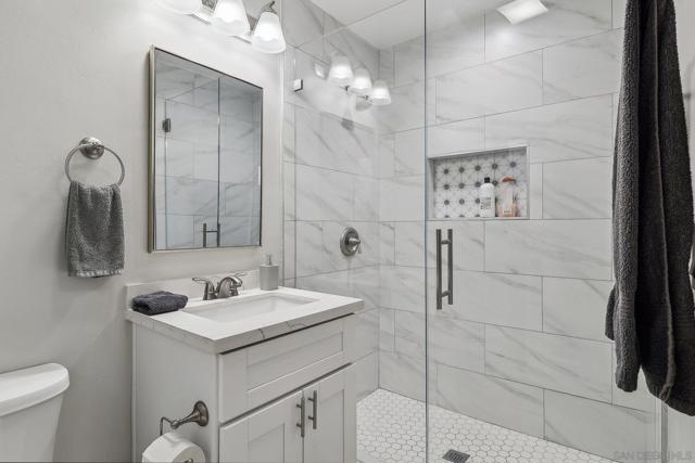 6242 Thorn St, San Diego CA: https://media.crmls.org/mediaz/37775070-e9fa-422f-b49e-31d8eb49c978.jpg