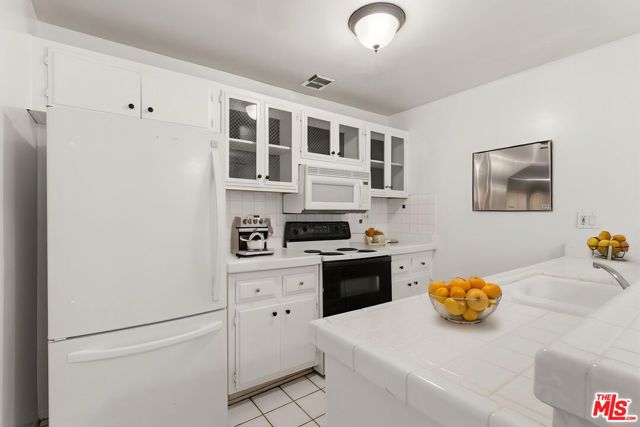 1 Bed Home for Sale in Los Angeles, California