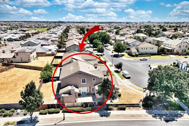 1069 Dry Creek Ct, Lathrop CA: https://media.crmls.org/mediaz/3777b1b8-e405-491a-a0b1-fd75fca517f7.jpg