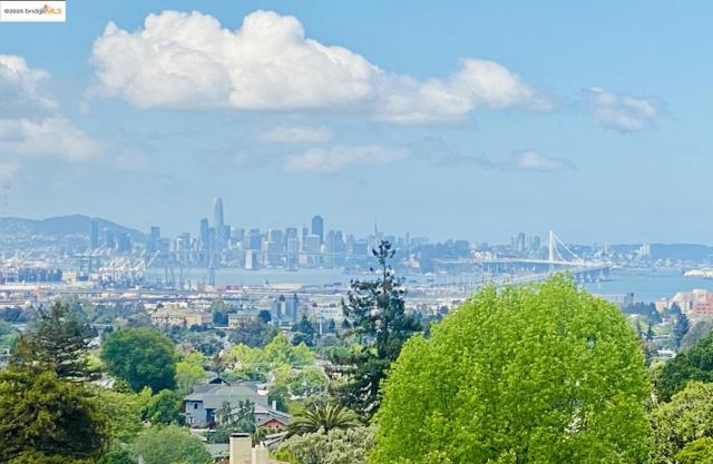 6051 MARGARIDO Dr, Oakland CA: https://media.crmls.org/mediaz/3777fcac-30ac-4cdd-8687-133430306427.jpg