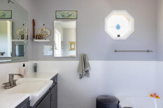 27302 Highway 1, Carmel CA: https://media.crmls.org/mediaz/37780e97-760d-42e1-bd26-29348149fdc6.jpg
