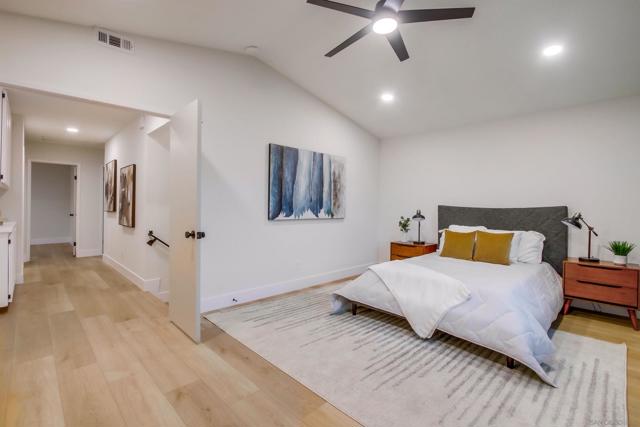 13856 Paseo Cardiel, San Diego CA: https://media.crmls.org/mediaz/37783e72-538f-4fb3-abf8-e4adca088b26.jpg