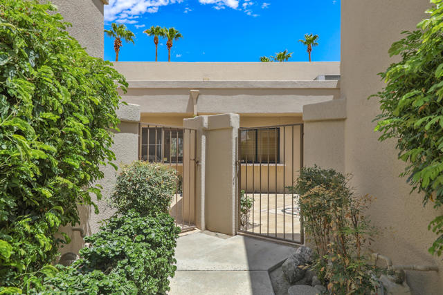 76790 Chrysanthemum Way, Palm Desert CA: https://media.crmls.org/mediaz/3778cc2c-ef7c-410d-a7f0-68ecbce5f316.jpg