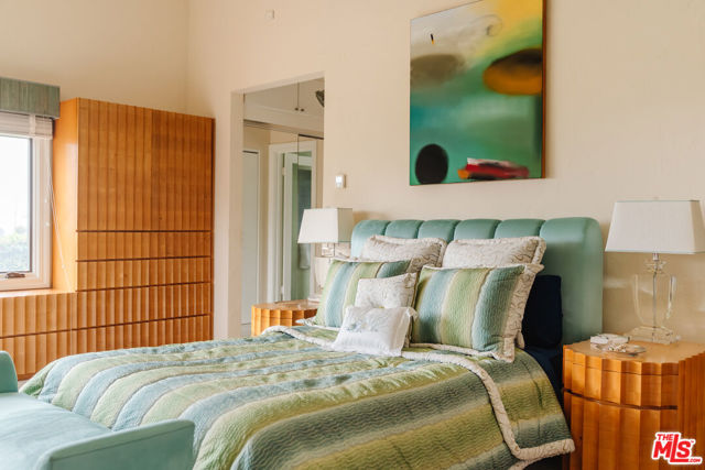 2208 Westridge Road, Los Angeles CA: https://media.crmls.org/mediaz/37796452-cbe7-4439-87d0-5319821cc508.jpg
