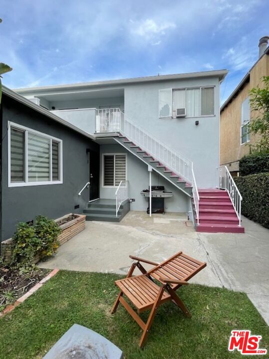 1533 Yale Street, Santa Monica CA: https://media.crmls.org/mediaz/3779b26b-811d-4a3c-a0fd-3e31b099aede.jpg