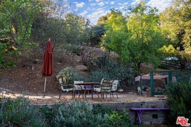 730 Basin Drive, Topanga CA: https://media.crmls.org/mediaz/3779d9c3-9e62-4398-b3e1-49574e796943.jpg
