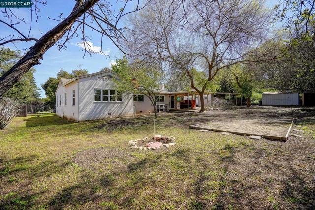 1561 Farm Bureau Rd, Concord CA: https://media.crmls.org/mediaz/377a6cbb-7db9-459f-8b71-ad6b174cec26.jpg