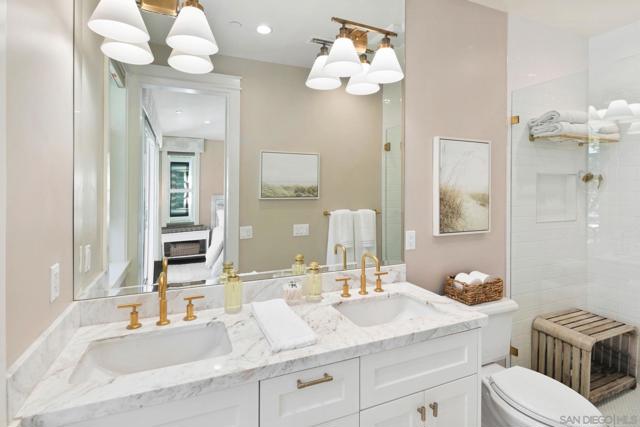 552 G Avenue, Coronado CA: https://media.crmls.org/mediaz/377abc32-a63d-468d-b5a5-a598cd37e941.jpg