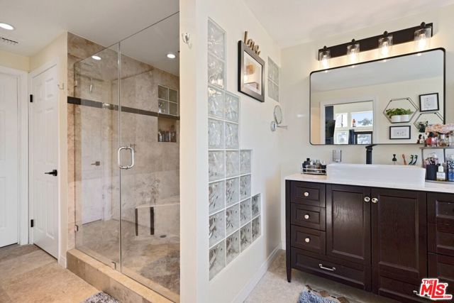 7130 Gateshead Way, West Hills CA: https://media.crmls.org/mediaz/377ac6a4-5557-42aa-8683-a21516ea1e82.jpg