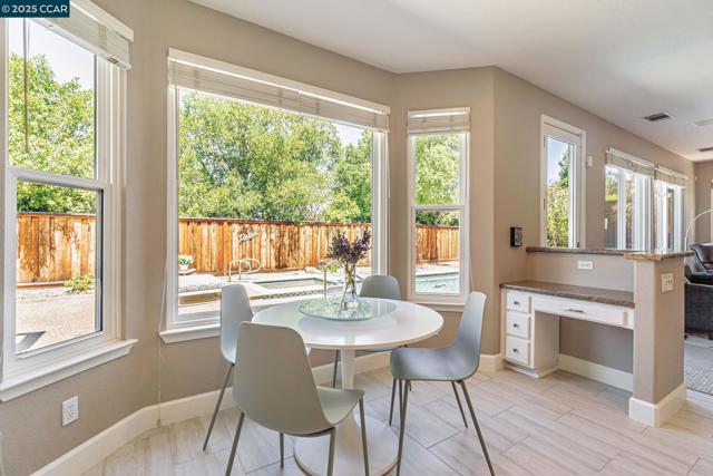 1039 Rolling Woods Way, Concord CA: https://media.crmls.org/mediaz/377aec87-f16d-41e8-9175-ba95a1d229b3.jpg