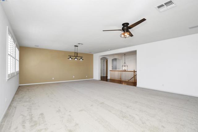 5618 Arcadia Cir, Discovery Bay CA: https://media.crmls.org/mediaz/377bc2fe-7391-4457-8b8a-1fe3b8d31b69.jpg