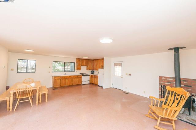 121 Mountain Aire Ln, Trinity Center CA: https://media.crmls.org/mediaz/377c2d2f-f44e-40e5-a888-e50a0aa912db.jpg