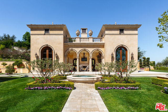 25305 Prado De La Felicidad, Calabasas CA: https://media.crmls.org/mediaz/377c4765-4fc0-40bc-b6e3-cfb7b1a8c3f9.jpg