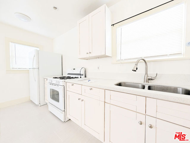 1857 7TH Street, Santa Monica CA: https://media.crmls.org/mediaz/377cc7a6-0224-45e9-afcd-646e672e1775.jpg