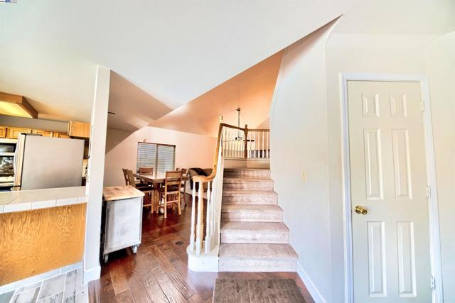 4516 Old Mill Ct, Salida CA: https://media.crmls.org/mediaz/377d1e76-3aac-43f3-8ac8-677cb9471ed1.jpg