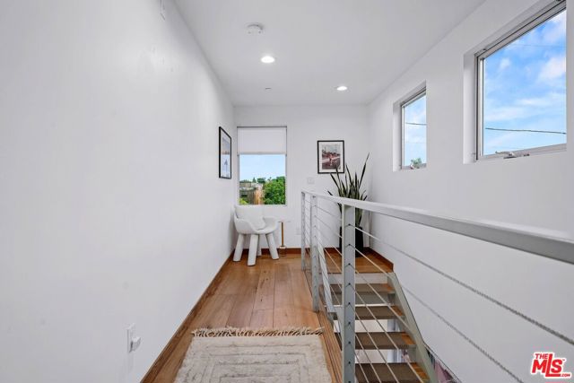 512 Brooks Avenue, Venice CA: https://media.crmls.org/mediaz/377d5b6b-b67c-4479-b5db-2bcbe8f557ef.jpg