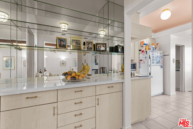 252 S Maple, Beverly Hills CA: https://media.crmls.org/mediaz/377e8c49-e973-459c-bb68-b18784856b4d.jpg
