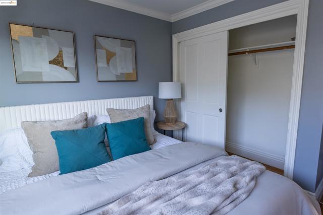 661 Peralta Ave Unit 3, San Francisco CA: https://media.crmls.org/mediaz/377eda49-22d3-4ef1-83f9-5e01bb45053d.jpg