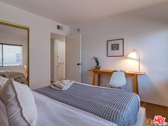 4776 La Villa Marina, Marina del Rey CA: https://media.crmls.org/mediaz/377f871f-bfb1-4efc-a13a-cdebd75cd36a.jpg