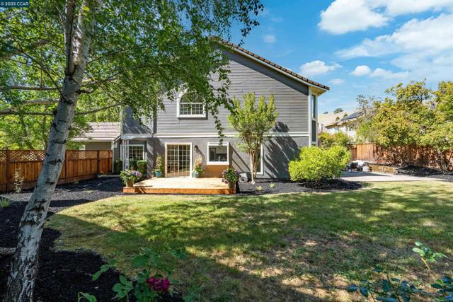 5 Stuart Place, Danville CA: https://media.crmls.org/mediaz/377f97d9-f763-4662-8871-3522201d5770.jpg