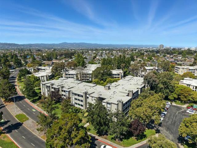 1051 Beach Park Boulevard, Foster City CA: https://media.crmls.org/mediaz/3780b75d-5cfd-4d1b-b4cf-57992de81160.jpg