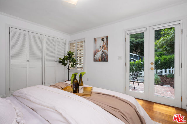 10545 Selkirk Lane, Los Angeles CA: https://media.crmls.org/mediaz/37812111-c583-4a7a-8625-f533bd47e4d4.jpg