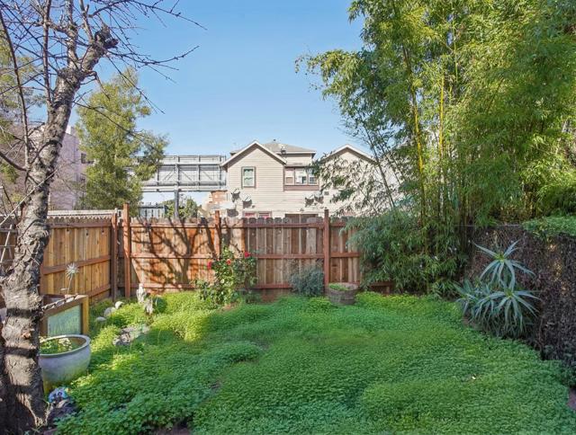 592 22nd Street, Oakland CA: https://media.crmls.org/mediaz/3781784a-399f-4c9f-b5e9-062df164bcd5.jpg
